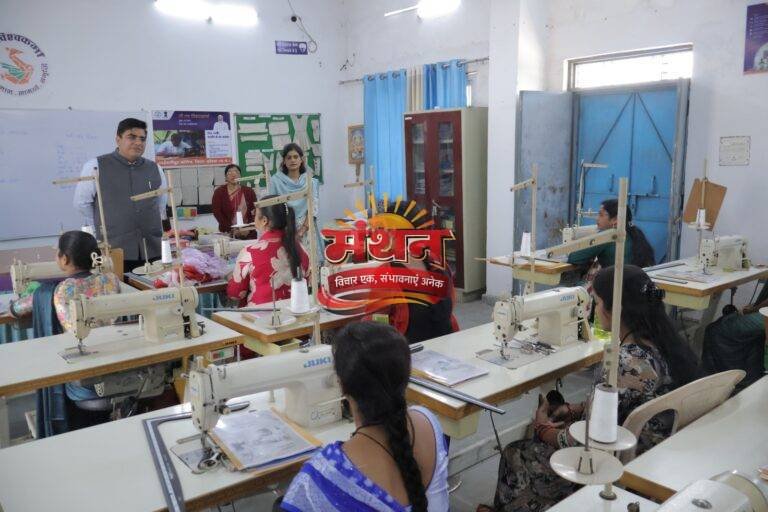 (कोरबा) लाइवलीहुड कॉलेज कोरबा में विभिन्न प्रशिक्षण कार्यक्रमों का कलेक्टर ने किया निरीक्षण