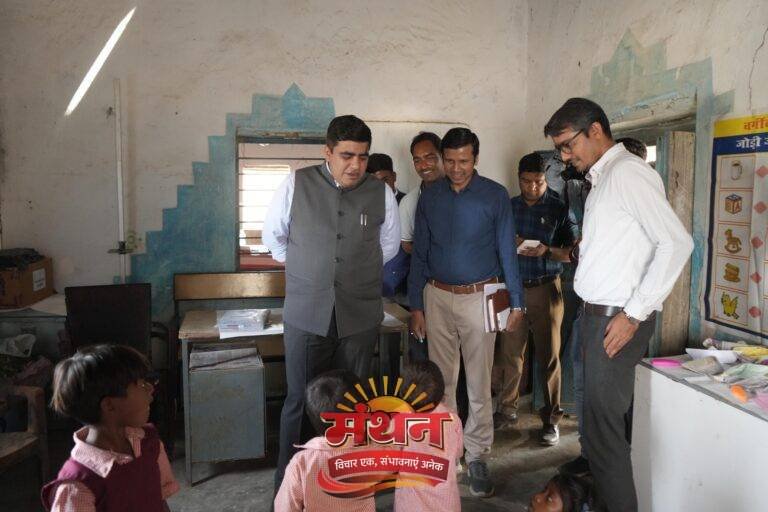 (कोरबा) कलेक्टर की तालियों ने बढ़ाया हौसला, आंगनबाड़ी में बच्चों ने सुनाई ए-बी-सी-डी