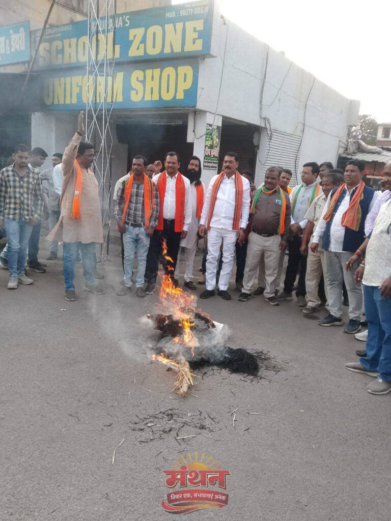 (कोरबा) राष्ट्रपति द्रौपदी मुर्मू के अपमान के विरोध में भाजपा आदिवासी मोर्चा का उग्र प्रदर्शन