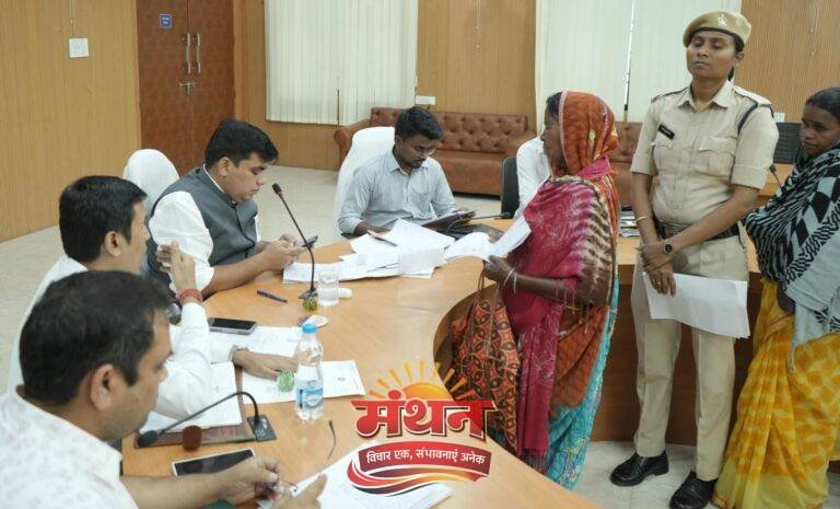 (कोरबा) कलेक्टर कुणाल दुदावत ने जनदर्शन में सुनी आमजनों की समस्याएं