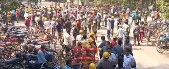 (कोरबा) एनटीपीसी के मजदूर अपनी मांगो को लेकर उतरे सड़क पर