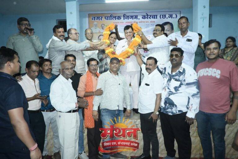 (कोरबा) कैबिनेट मंत्री व महापौर का महामाला व शाल श्रीफल से किया अभिनंदन