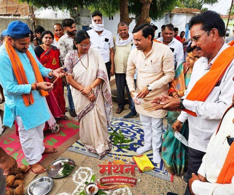 (कोरबा) नगर निगम महापौर श्रीमती संजूदेवी राजपूत ने सड़क डामरीकरण कार्य का किया भूमिपूजन