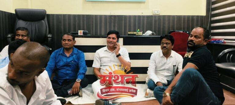 (कोरबा) नगर निगम सभापति बैठे जमीन पर-झुका निगम प्रशासन