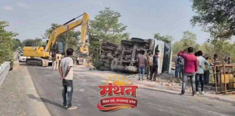 (कोरबा) राखड़ से भरा ट्रक बेकाबू होकर सड़क पर पलटा-लगा लंबा जाम,