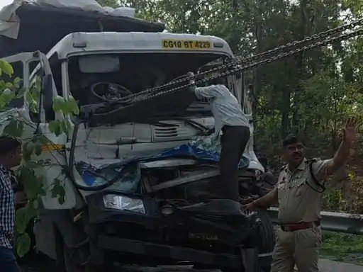 (कोरबा) कटघोरा क्षेत्र में दो ट्रैलर के बीच हुई टक्कर एक चालक मृत-भालूमोड़ के पास हुआ हादसा