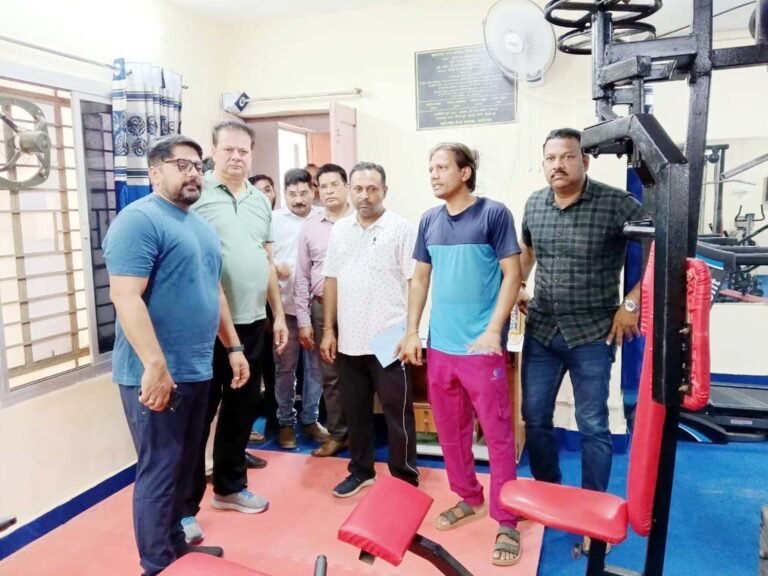 (कोरबा) नगर निगम आयुक्त पहुंचे प्रेस क्लब
