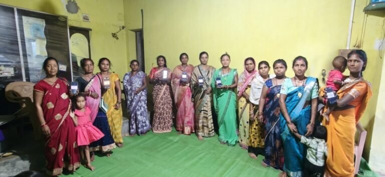 (कोरबा) महिला मोर्चा गढ़ उपरोड़ा के द्वारा दी जा रही महिलाओ को डिजिटल लर्निंग का प्रशिक्षण