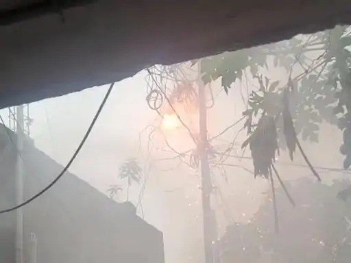(कोरबा) बारिश के बीच बिजली खंभे में हुआ शॉर्ट सर्किट-दमकल ने पाया आग पर काबू