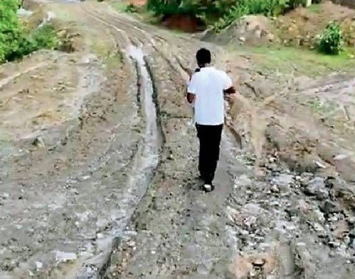 (कोरबा) बारिश में बासिन-सिंदुरगढ़ मार्ग कीचड़ में हुआ तब्दील