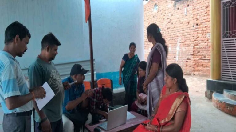 (कोरबा) श्रमिकों को वार्ड में मिली ई-केवाईसी शिविर की सुविधा