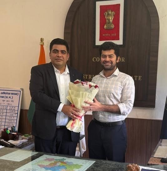 (कोरबा) जिला पंचायत सीईओ बनने पर आईएएस तन्मय खन्ना का किया सम्मान