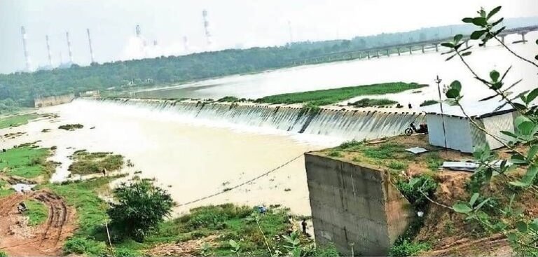 (कोरबा) सर्वेश्वर एनीकट ओवरफ्लो के कारण बैराज का गेट खोल छोड़ा गया 1413 क्यूसेक पानी