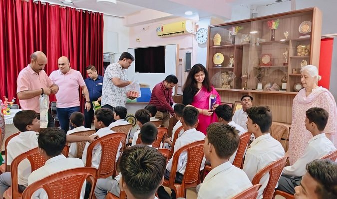(कोरबा) दिव्य ज्योति स्कूल पहुंचीं भाजपा की राष्ट्रीय उपाध्यक्ष सुश्री सरोज पांडेय