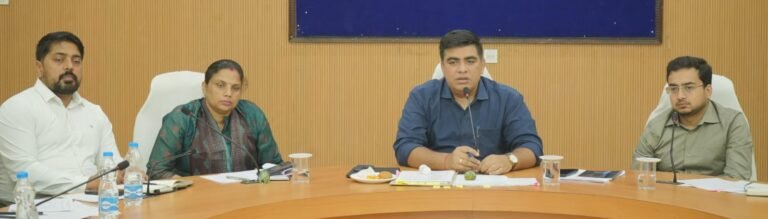 (कोरबा) समय-सीमा में राजस्व प्रकरणों का निराकरण न होने पर होगी कार्यवाही : कलेक्टर कुणाल दुदावत