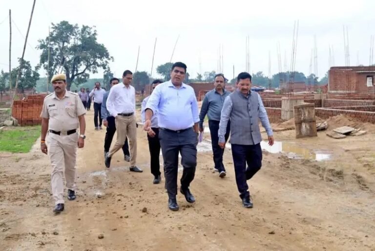 (कोरबा) कुसमुंडा खदान पहुंच सीएमडी ने कलेक्टर के साथ लिया जायजा-जमीन और आर एंड आर के मुद्दों पर की समीक्षा