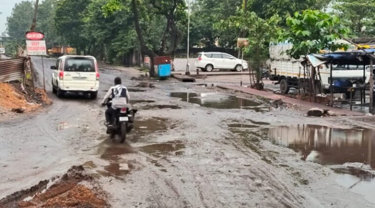 (कोरबा) एक महीने में ही गौरव पथ की परत उखड जाने का आरोप