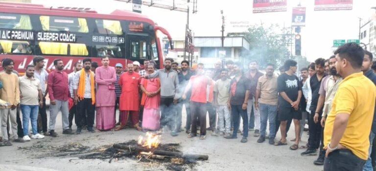 (कोरबा) विश्व हिन्दू परिषद-बजरंग दल ने संयुक्त रूप से किया धरना प्रदर्शन एवं पुतला दहन