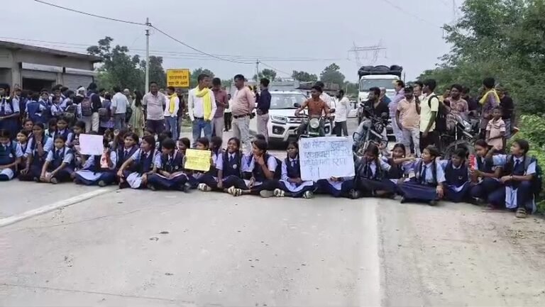 (कोरबा) कस्तूरबा छात्रावास में बवाल अंतर्गत छात्राओं ने अधीक्षिका पर प्रताड़ना के लगाए आरोप