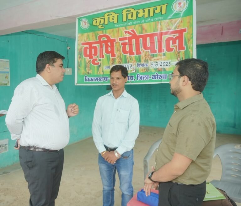 (कोरबा) कलेक्टर ने ग्राम माँझीपारा में किसान चौपाल का किया निरीक्षण