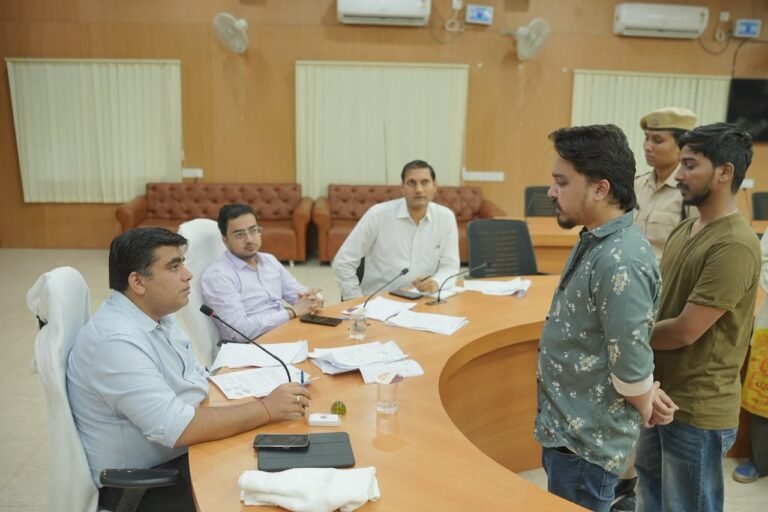 (कोरबा) कलेक्टर जनदर्शन में सुनी गई आमजनों की समस्याएं-80 आवेदन प्राप्त