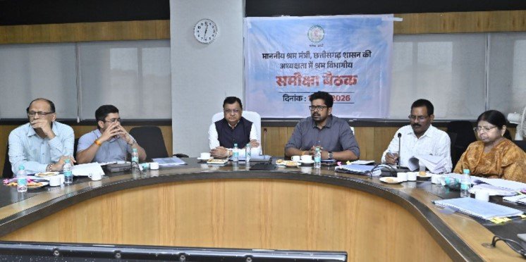 (कोरबा) श्रमिक परिवारों को मिले शासन की विभिन्न योजनाओं का लाभ : कैबिनेट मंत्री लखनलाल देवांगन