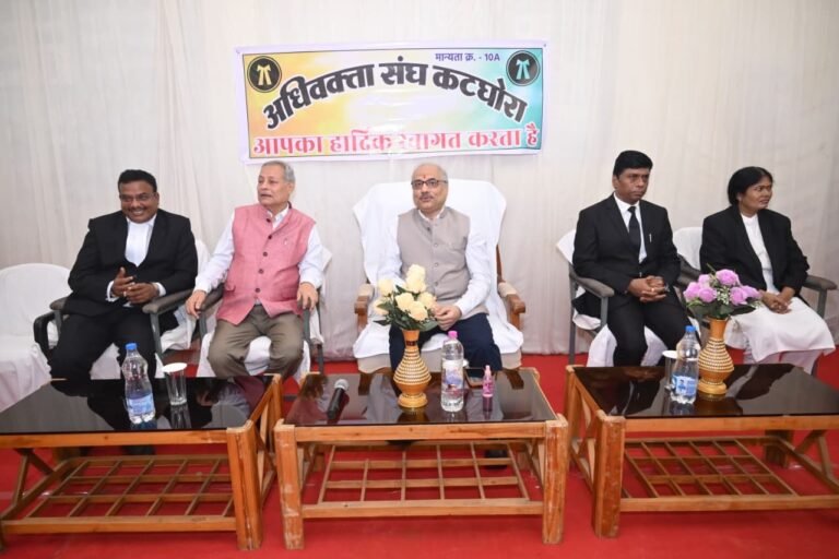 (कोरबा) मुख्य न्यायमूर्ति रमेश सिन्हा ने किया व्यवहार न्यायालय, कटघोरा का निरीक्षण
