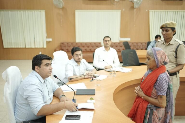 (कोरबा) कलेक्टर जनदर्शन में सुनी गई आमजनों की समस्याएं-45 आवेदन प्राप्त