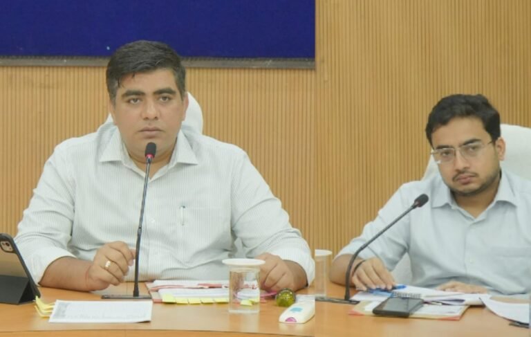 (कोरबा) समय पर खुले स्वास्थ्य केंद्र और चिकित्सक सहित कर्मचारियो की उपस्थिति हो सुनिश्चित : कलेक्टर कुणाल दुदावत