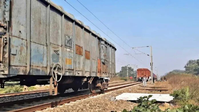 (कोरबा) मालगाड़ी की कपलिंग टूटने से ट्रेन बंटी दो हिस्सों में