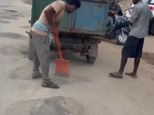 (कोरबा) सड़कों पर बजरी-धूल का लगाया आरोप कांग्रेस ने-कलेक्टर से जांच की मांग