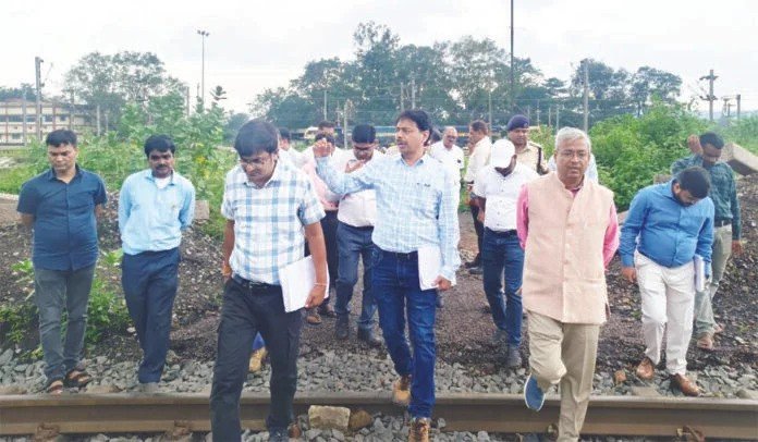 (कोरबा) डीआरएम राकेश रंजन ने रेल समस्याओं को लेकर कोरबा में बैठक की आहूत