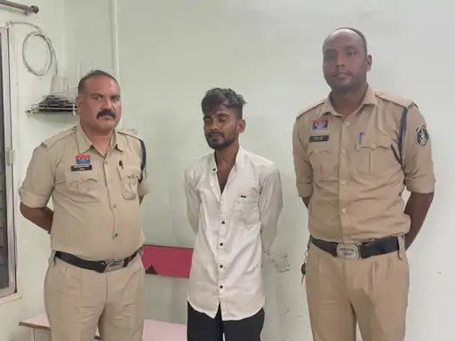 (कोरबा) मादक द्रव्य पदार्थ का सेवन कर नशे में धारदार हथियार लेकर युवक ने किया हंगामा-सड़क पर लहराई तलवार-गिरफ्तार