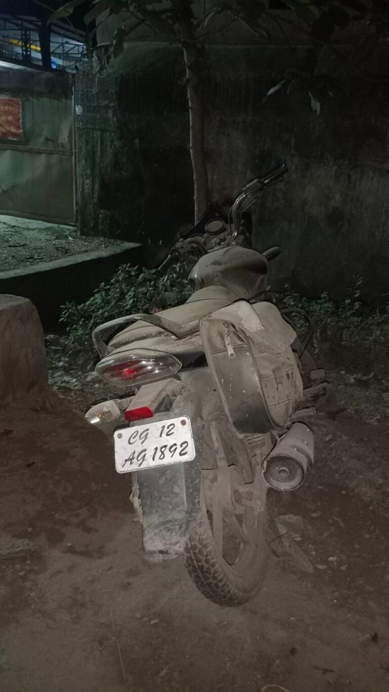 (कोरबा) इंडस्ट्रियल एरिया में लगभग हफ्तेभर से लावारिस खड़ी है एक दोपहिया वाहन