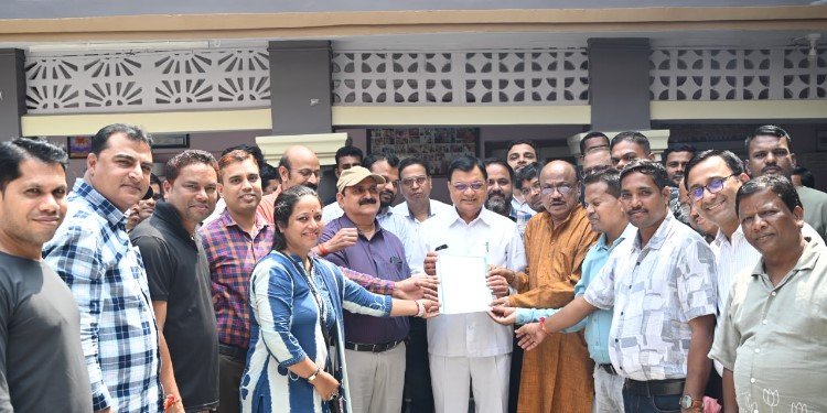 (कोरबा) पुरानी पेंशन की मांग को लेकर अधिकार मंच ने कैबिनेट मंत्री लखनलाल देवांगन को सौंपा संयुक्त ज्ञापन