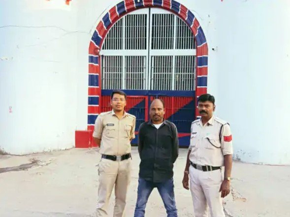 (कोरबा) अवैध महुआ निर्मित्त मादक द्रव्य पदार्थ पर आबकारी विभाग की ने की कार्यवाही-5 गिरफ्तार